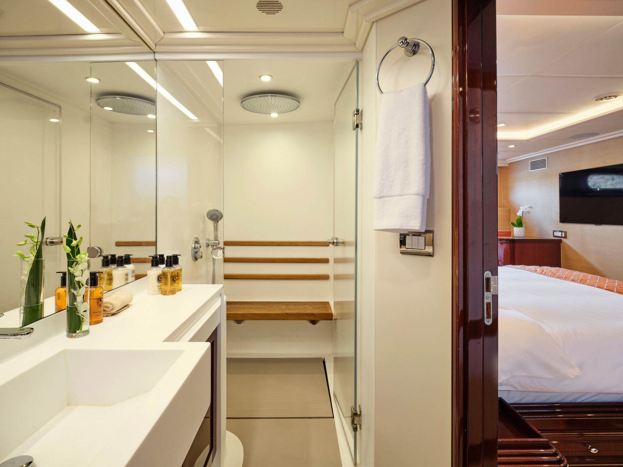 MIA ZOI Master ensuite.jpg