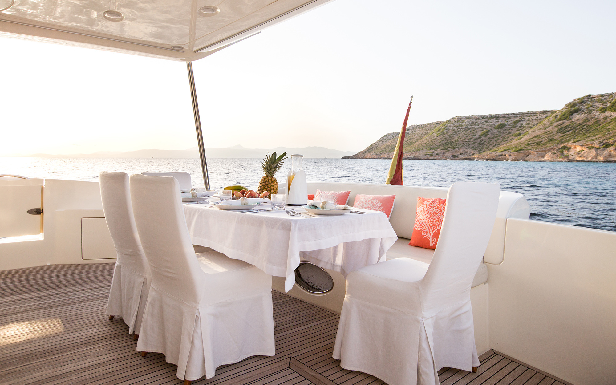 Main deck aft alfresco dining.jpg