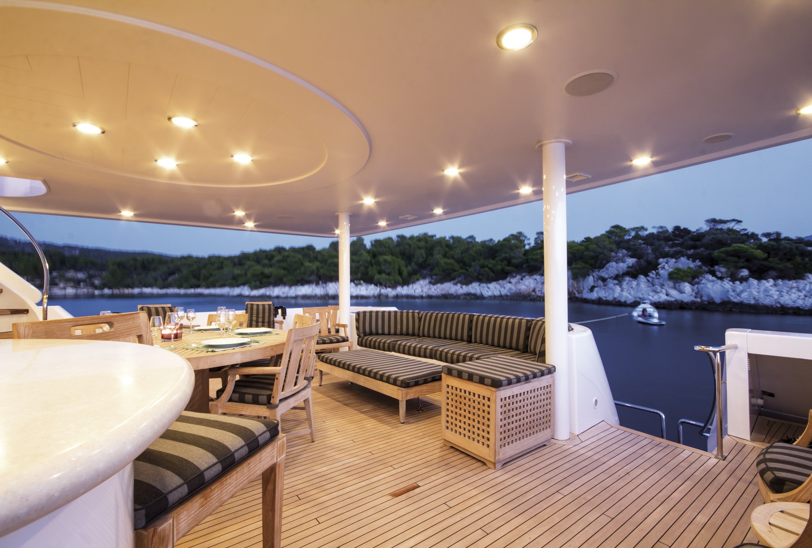 Main deck aft.jpg