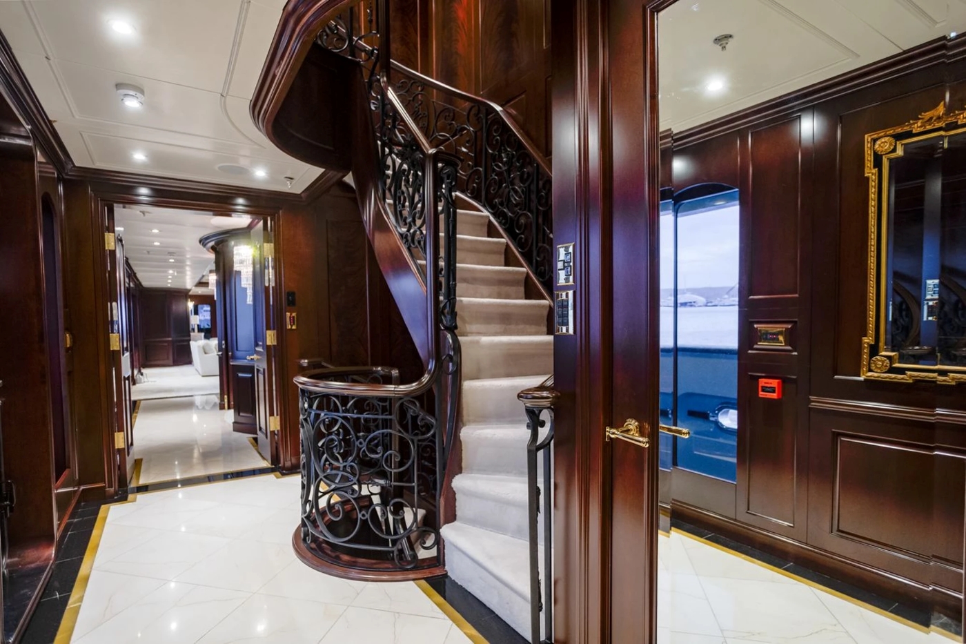 Main deck foyer.jpg