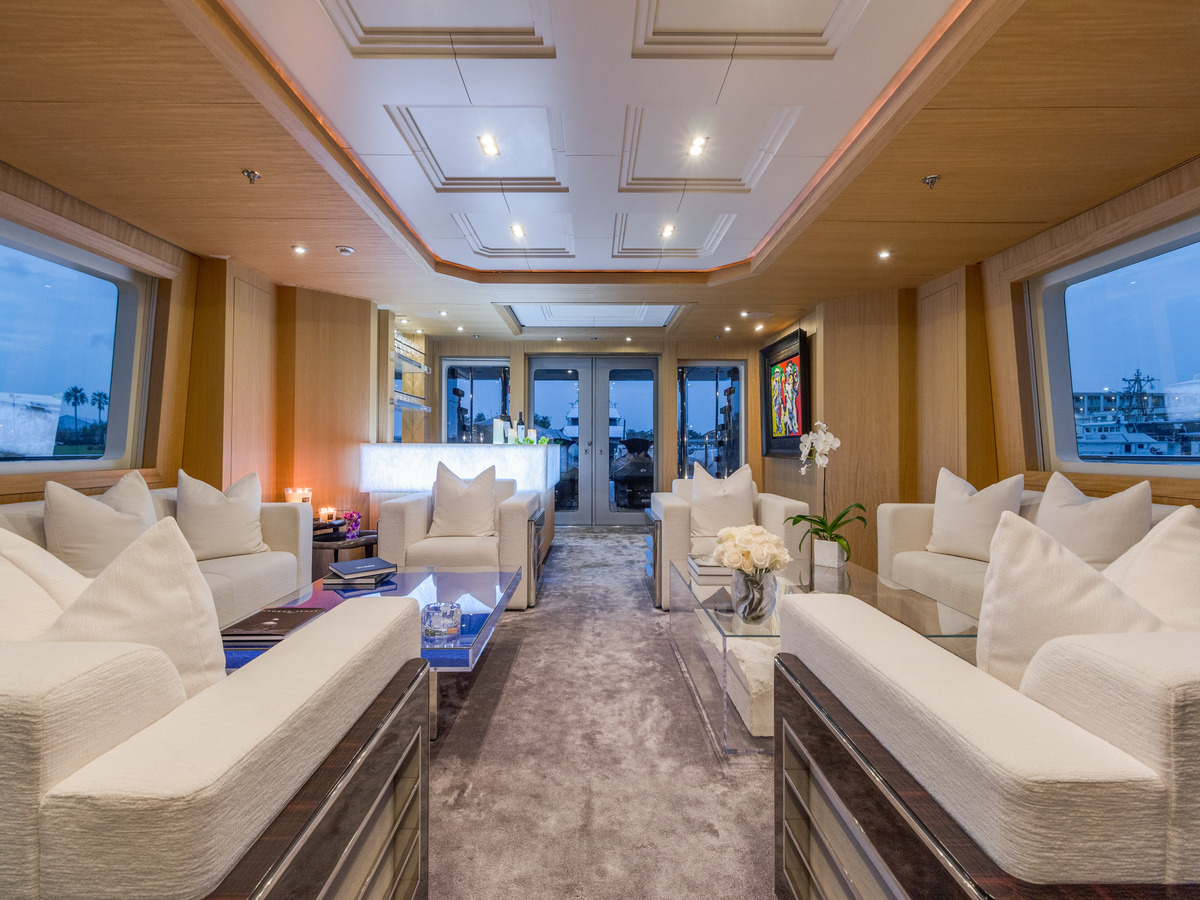 Main salon view aft.jpg