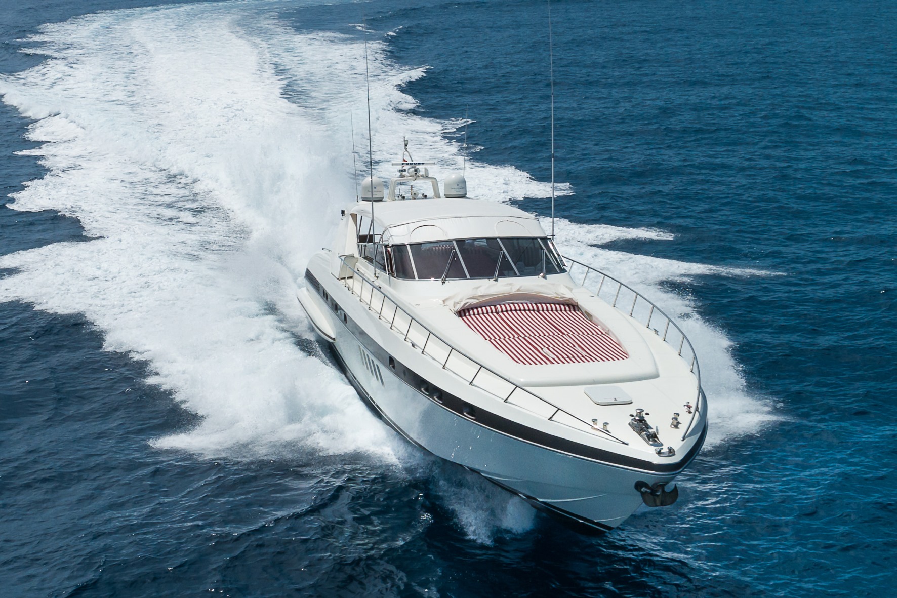 Mangusta Yacht MINU LUISA - Bow shot running.jpg