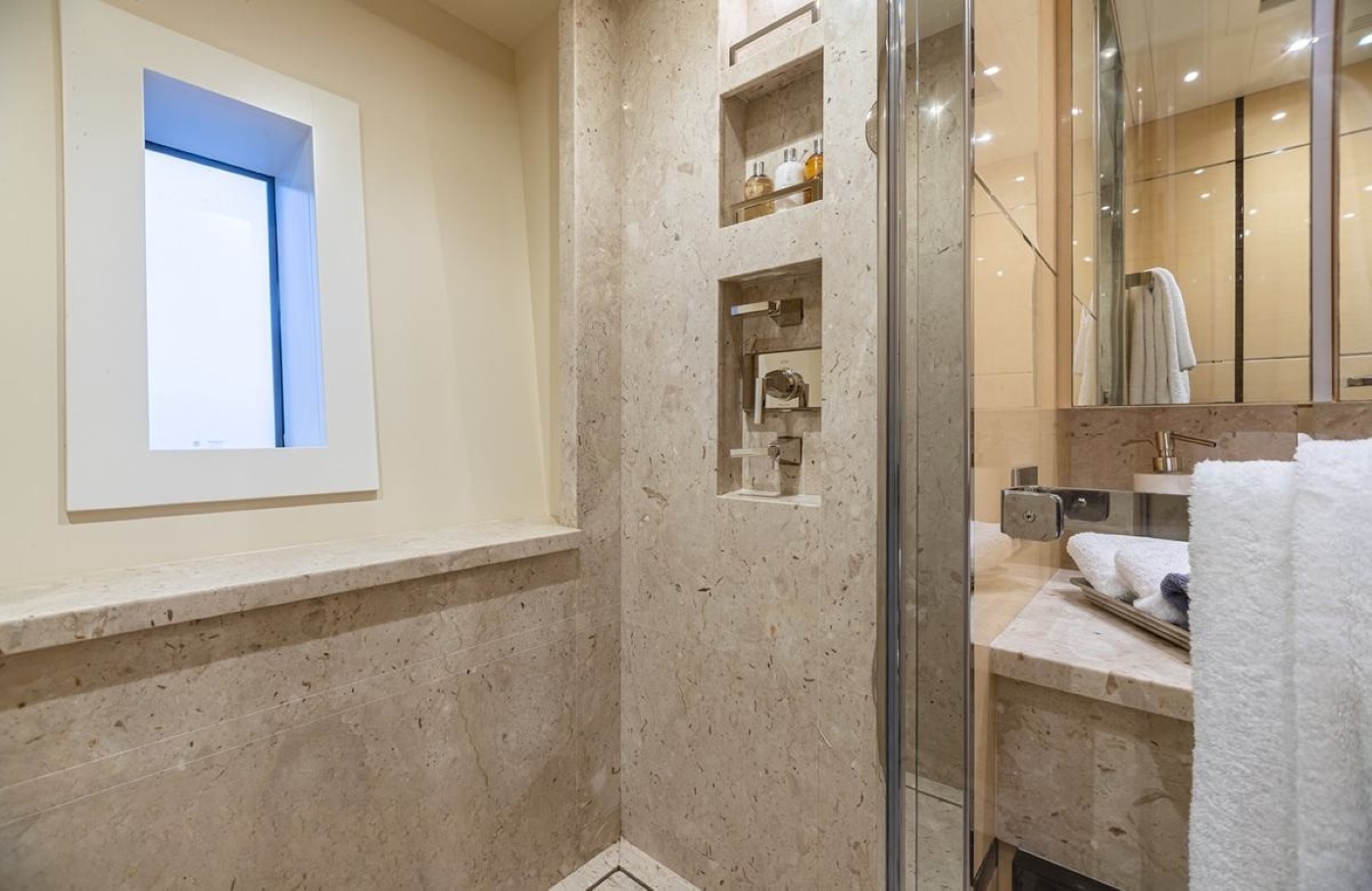 Master Bathroom 04.jpg