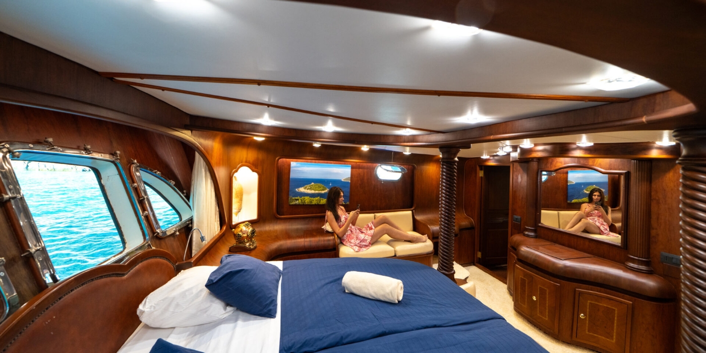 Master Stateroom 10.jpg