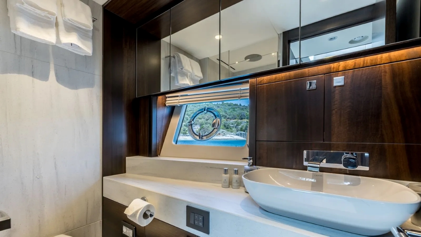 Master bathroom 03.jpg