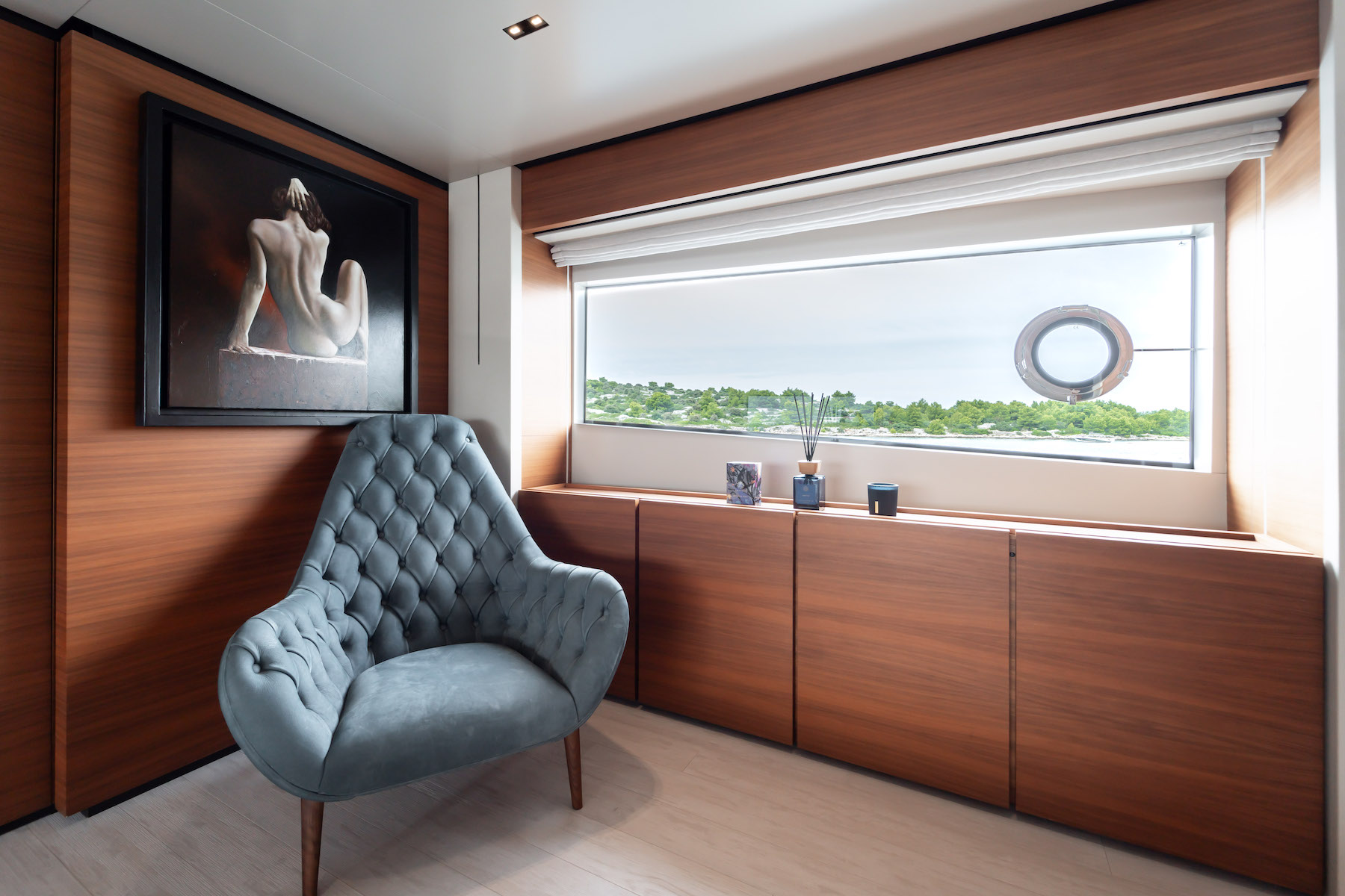 Master cabin - lounge.jpg