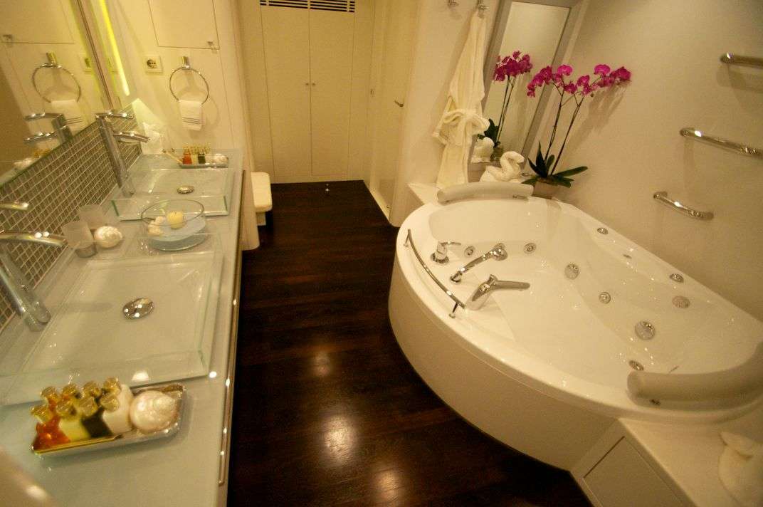 Master cabin bathroom.jpg
