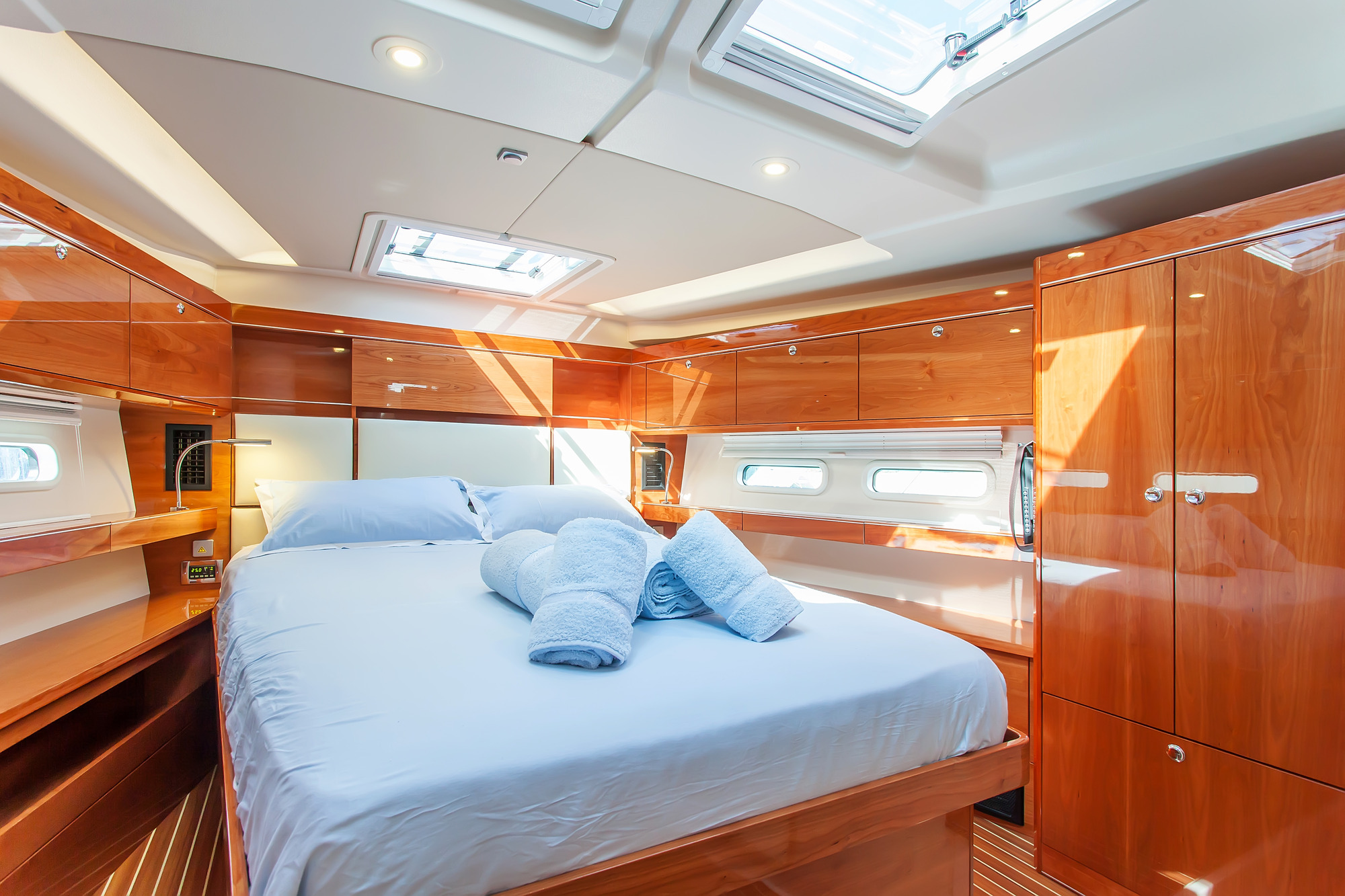Master cabin forward.jpg
