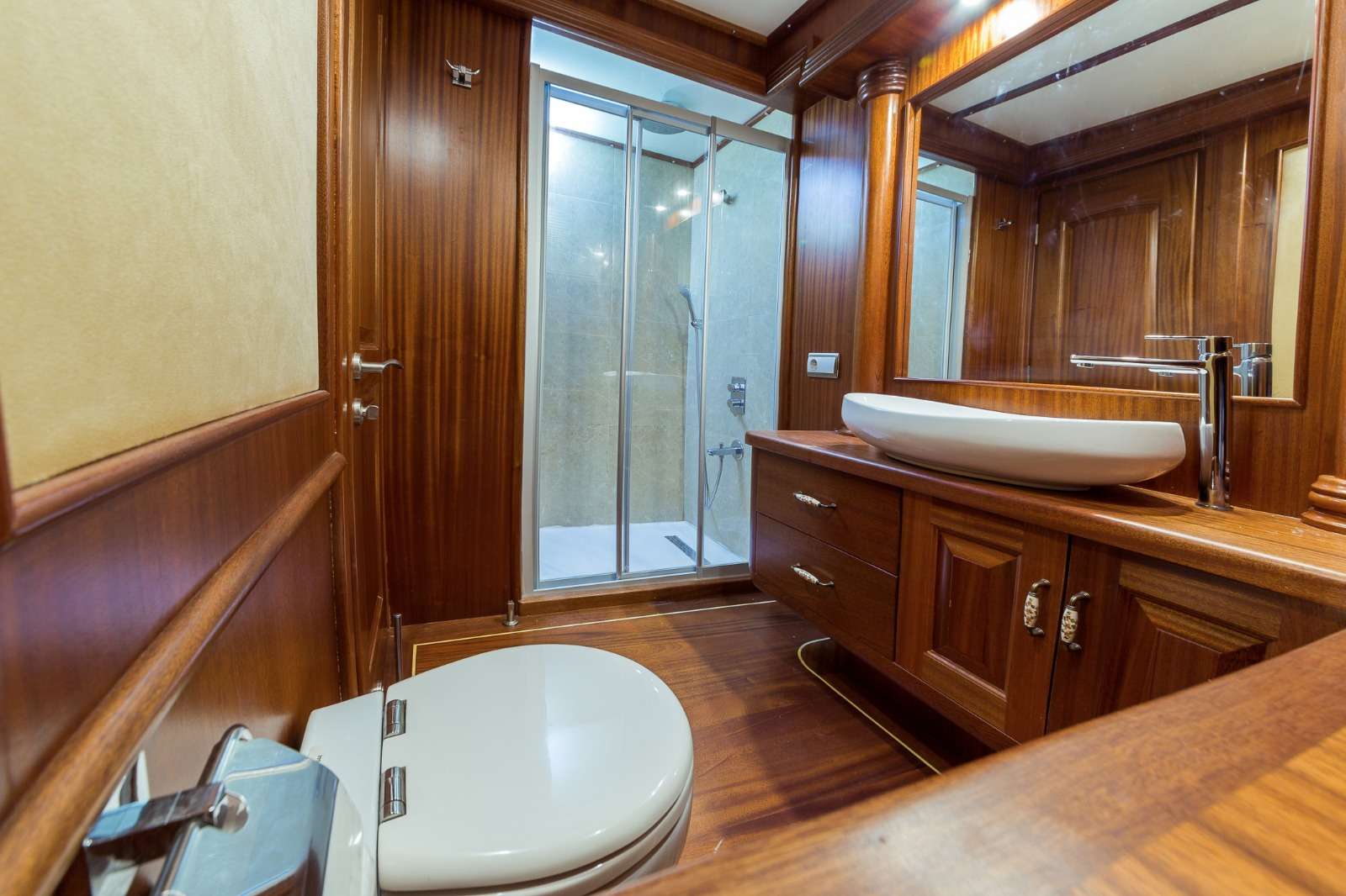 Master ensuite 2.jpg