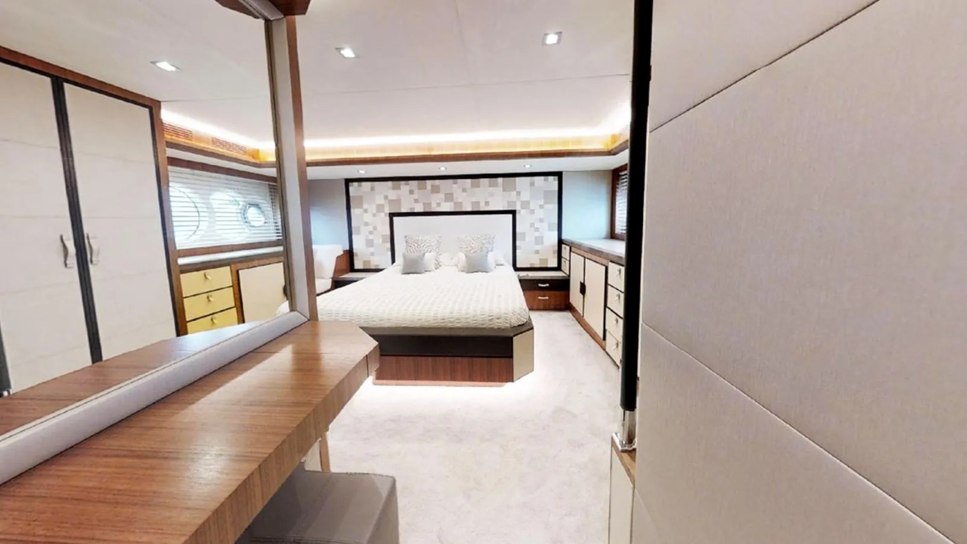 Master stateroom 05.jpg