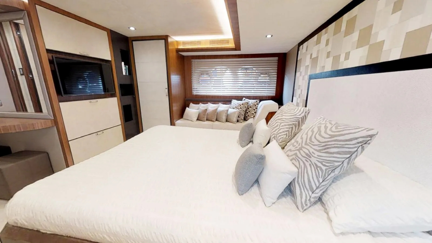 Master stateroom 06.jpg