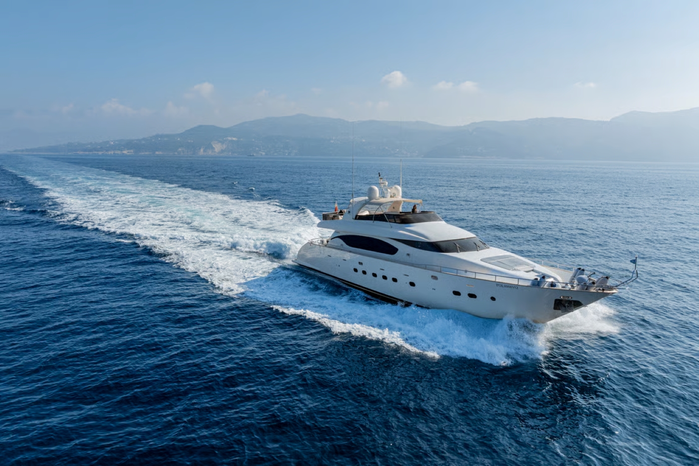 Moto yacht Gemini 3.jpg