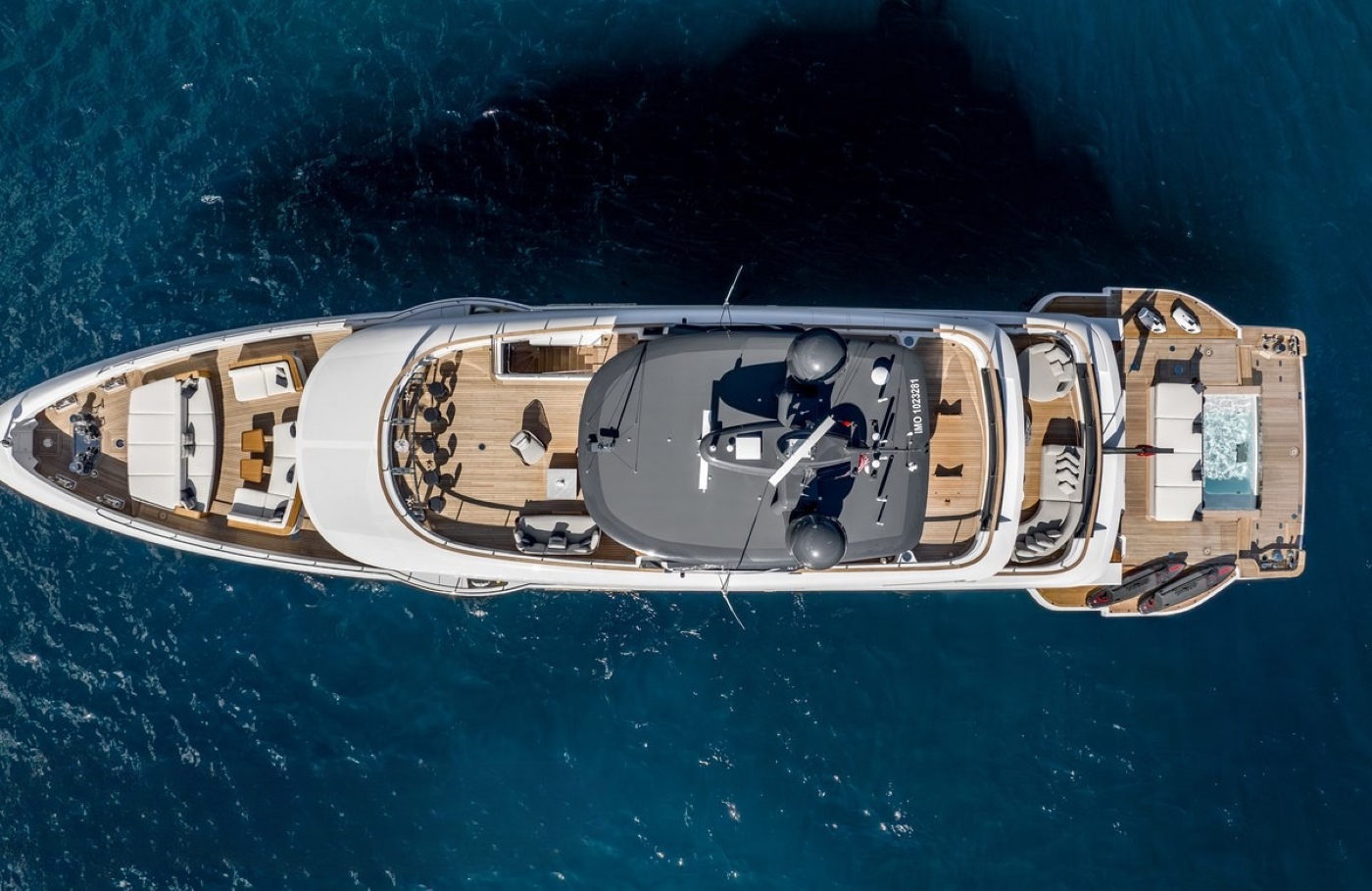 Motor Yacht ALPHA WAVES.jpg