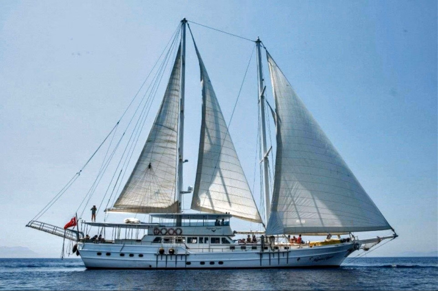 Motor Yacht Aegean Clipper.jpg