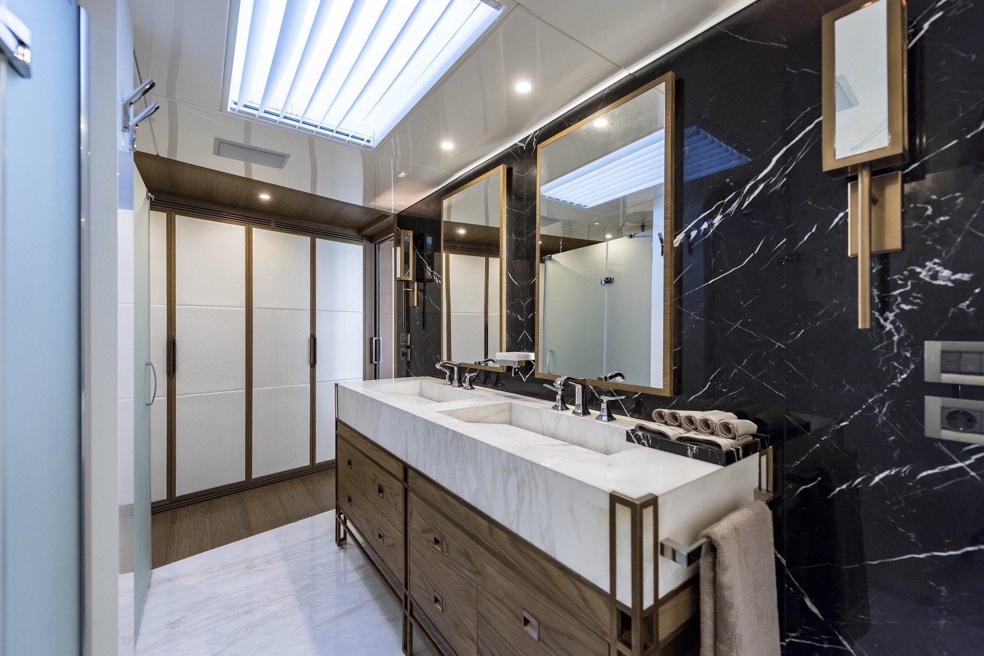 Motor Yacht LIQUID SKY by CMB Yachts - ensuite.jpg