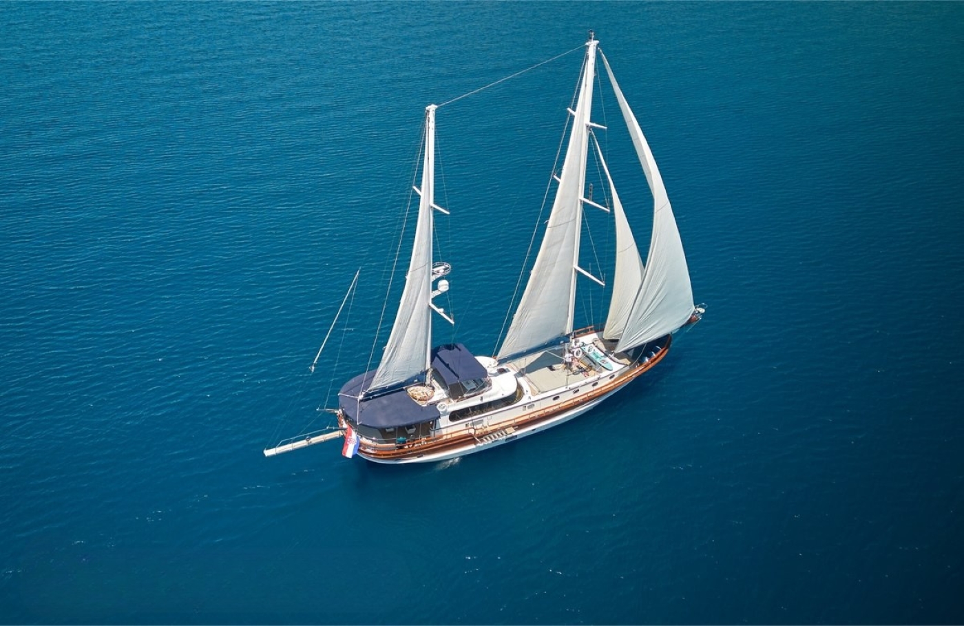 Motor Yacht LOTUS.jpg