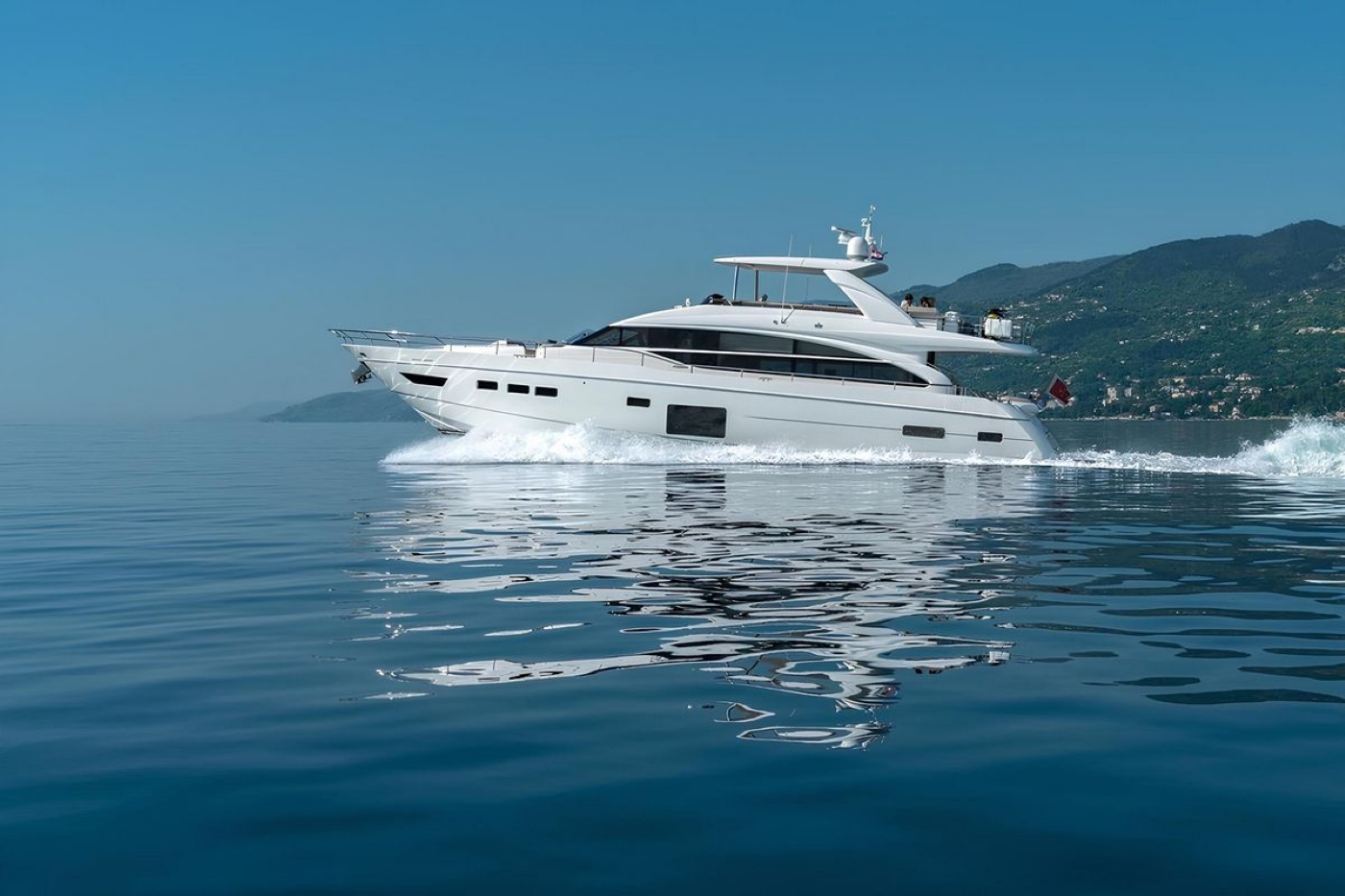 Motor Yacht Larimar II.jpg