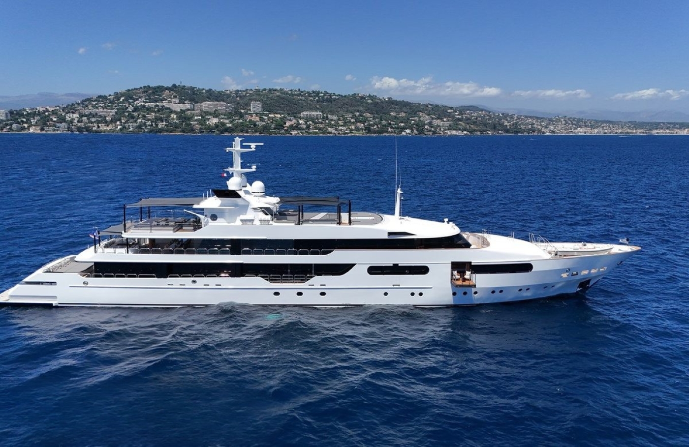 Motor Yacht MAGNA GRECIA.jpg