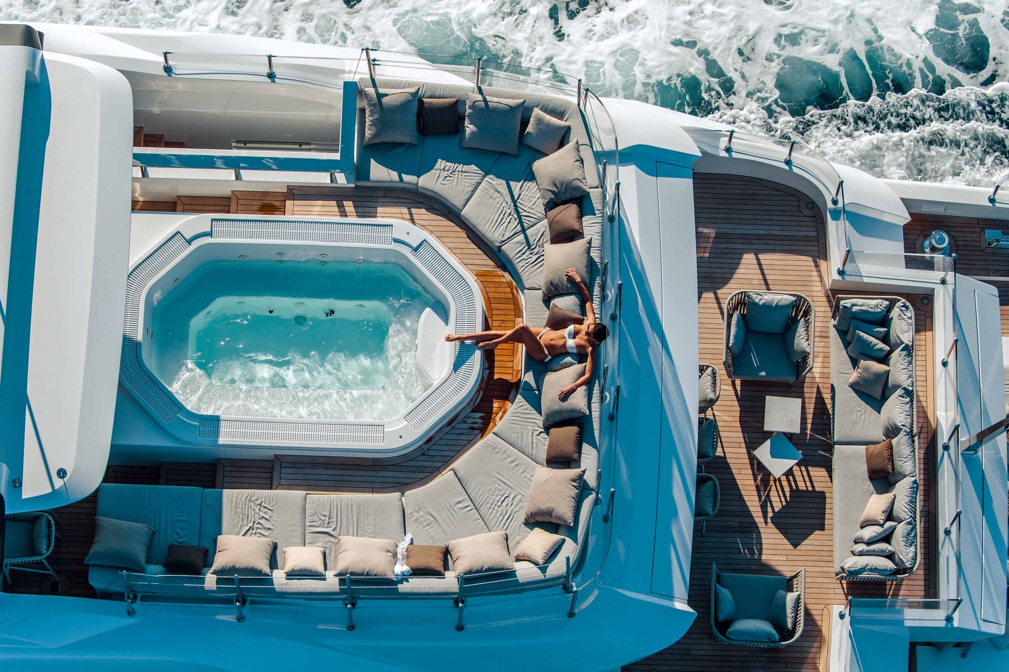 Motor Yacht OURANOS pool by Admiral Yachts.jpg