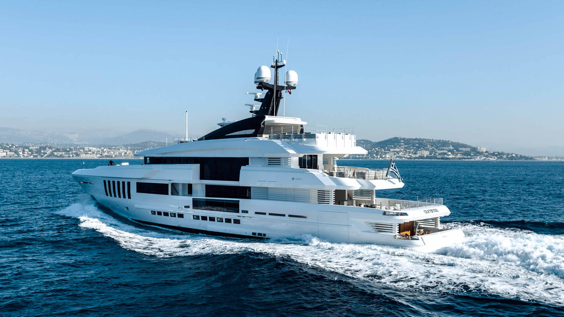 Motor Yacht OURANOS underway by Admiral Yachts.jpg