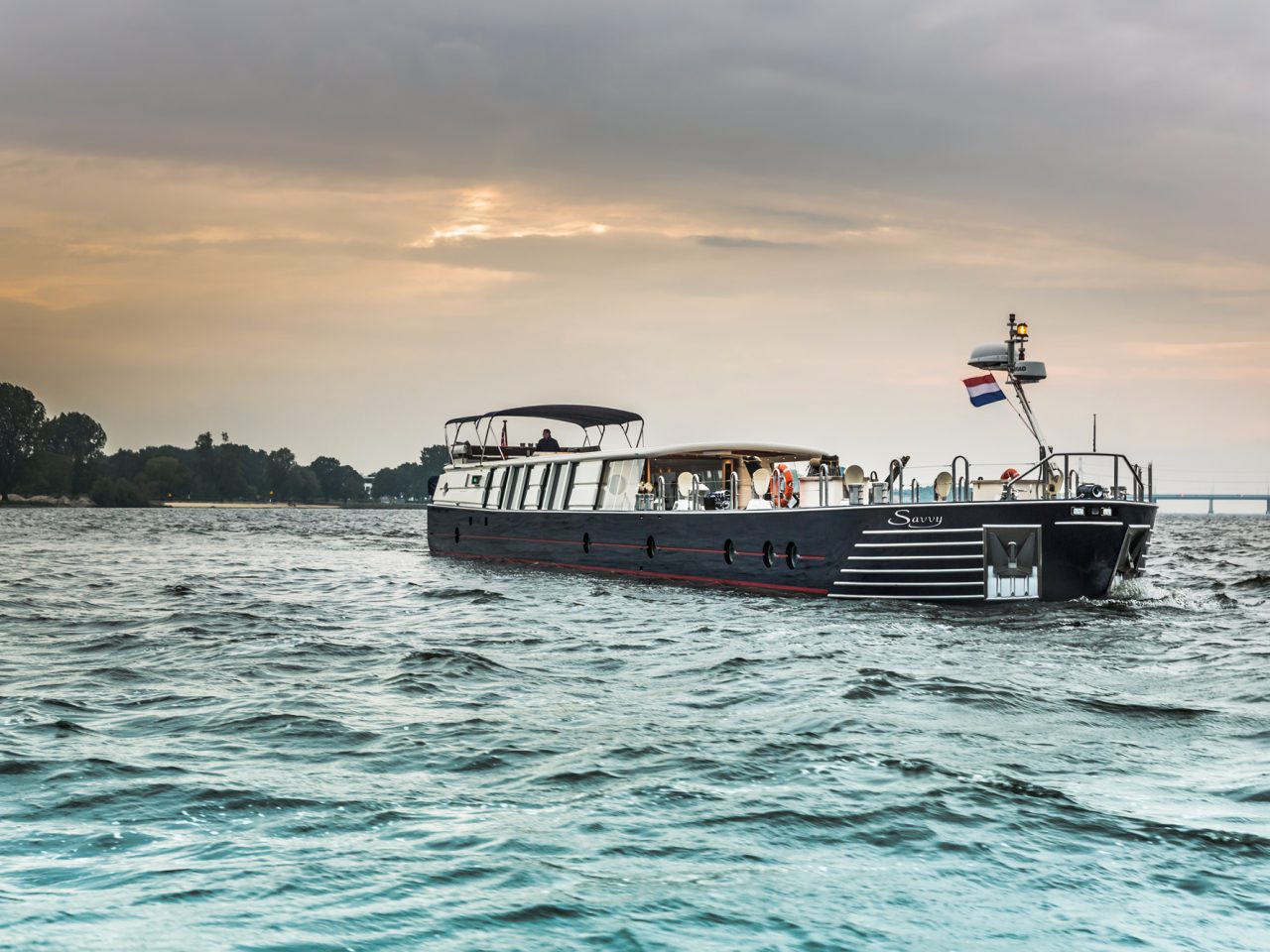 Motor yacht - barge - SAVVY.jpg