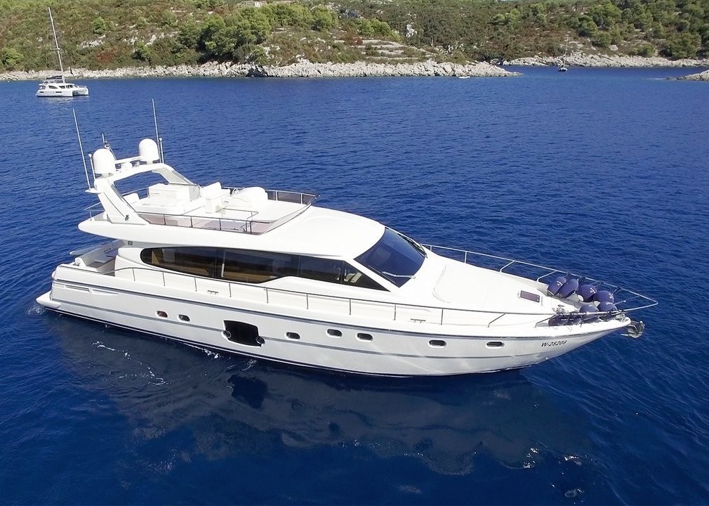 Motor yacht AMY.jpg