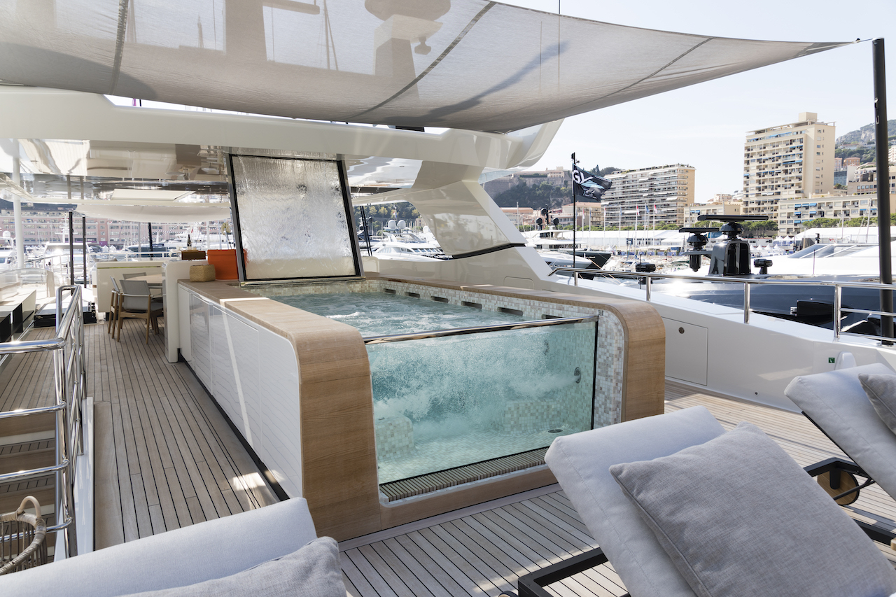Motor yacht ANDIAMO - Jacuzzi.jpg
