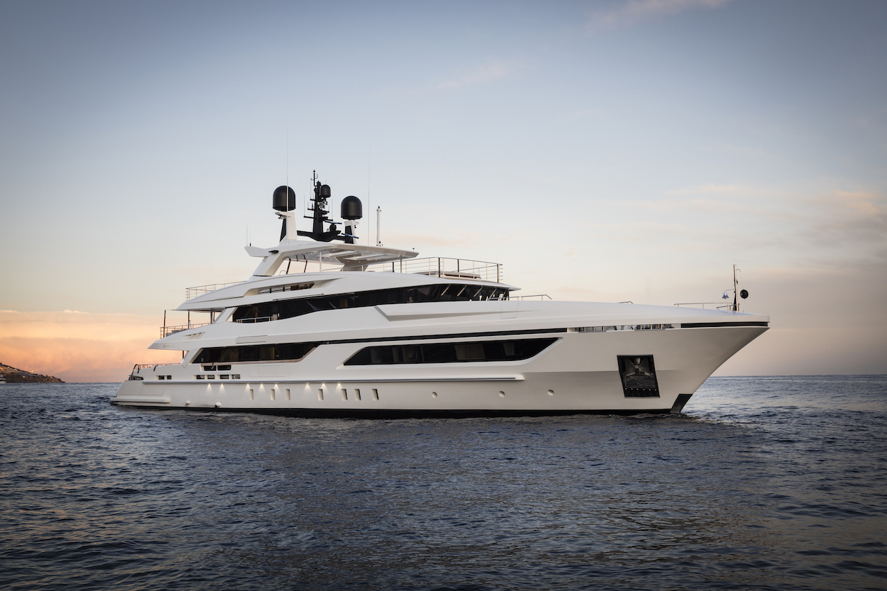 Motor yacht ANDIAMO - exterior profile.jpg