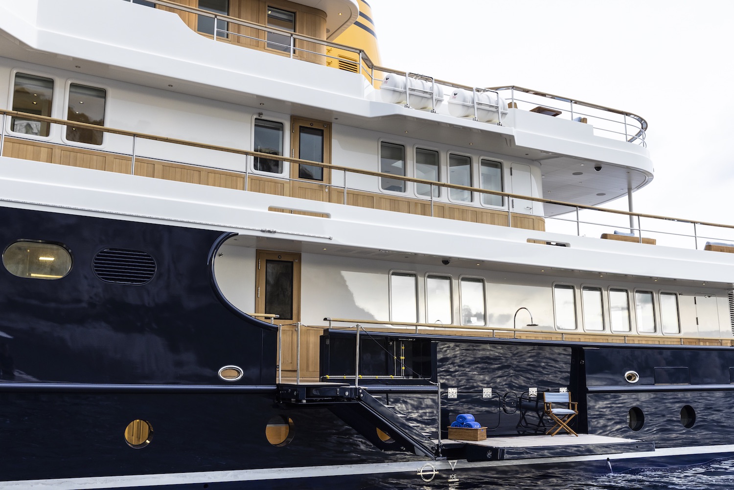 Motor yacht BLUE II detail ©Guillaume Plisson.jpg