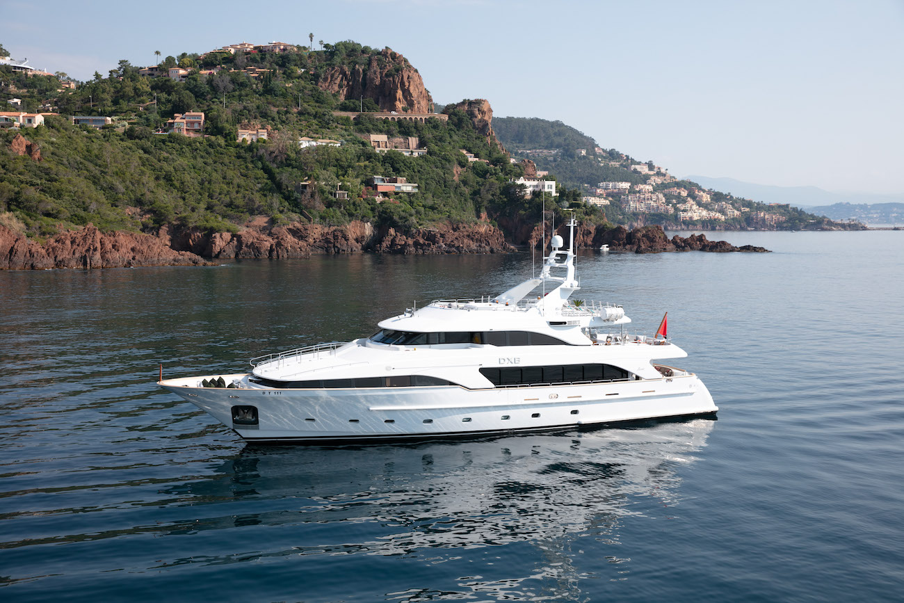 Motor yacht DXB.jpg