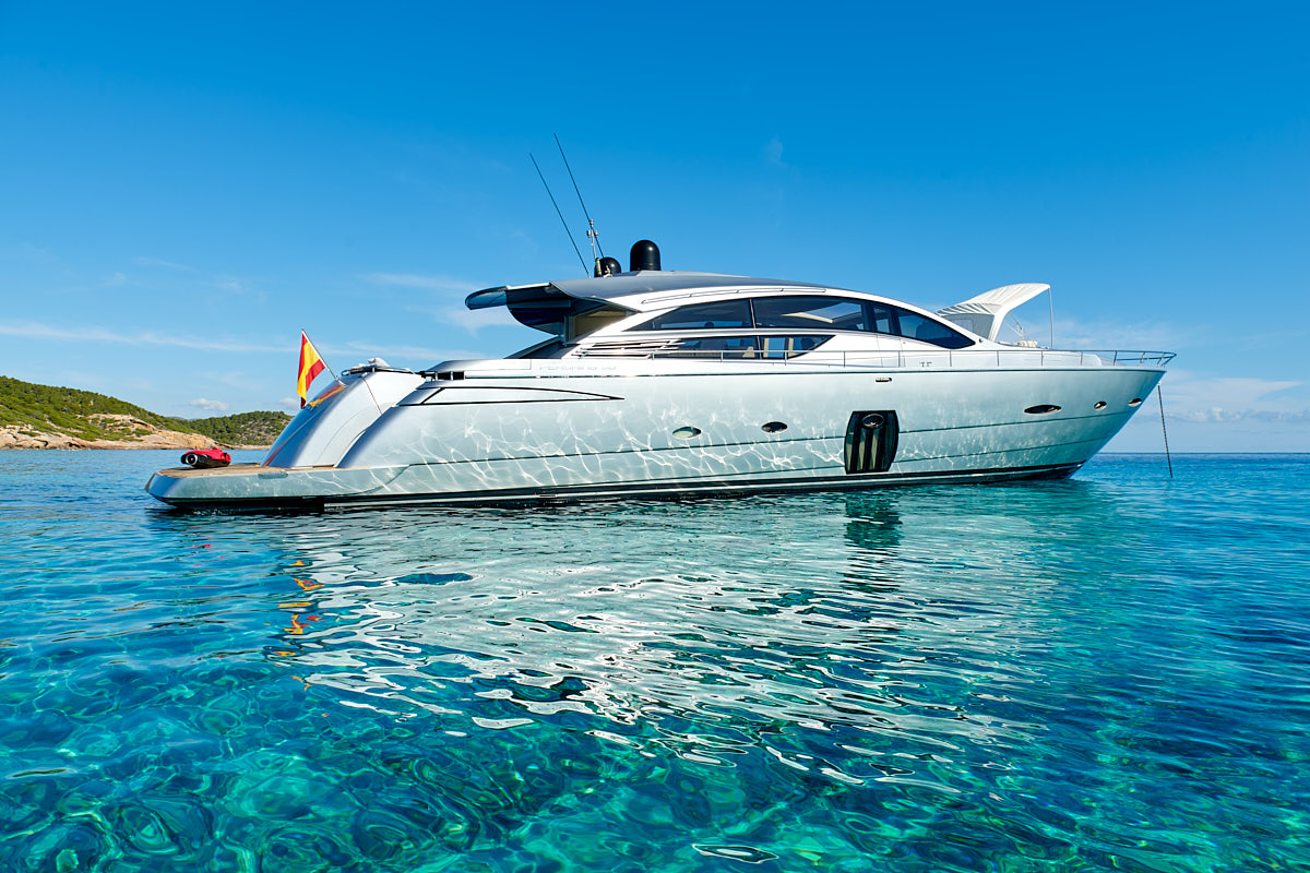 Motor yacht HALLEY.jpg