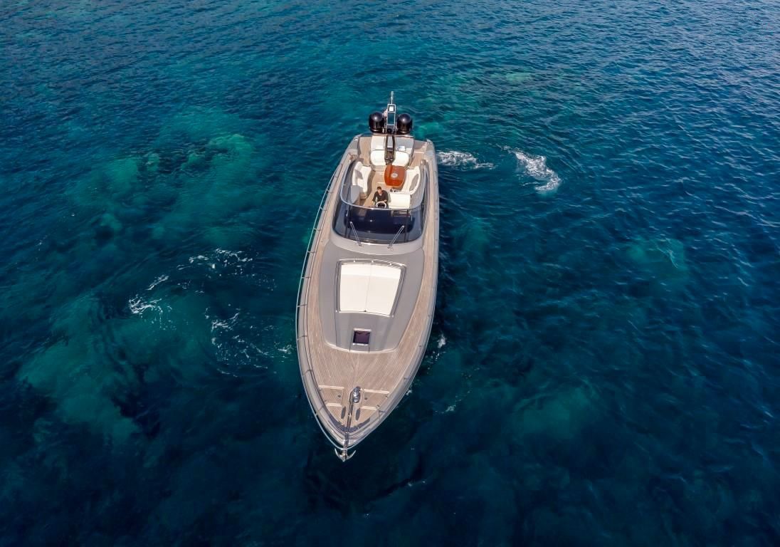 Motor yacht HEADQUARTERS.jpg
