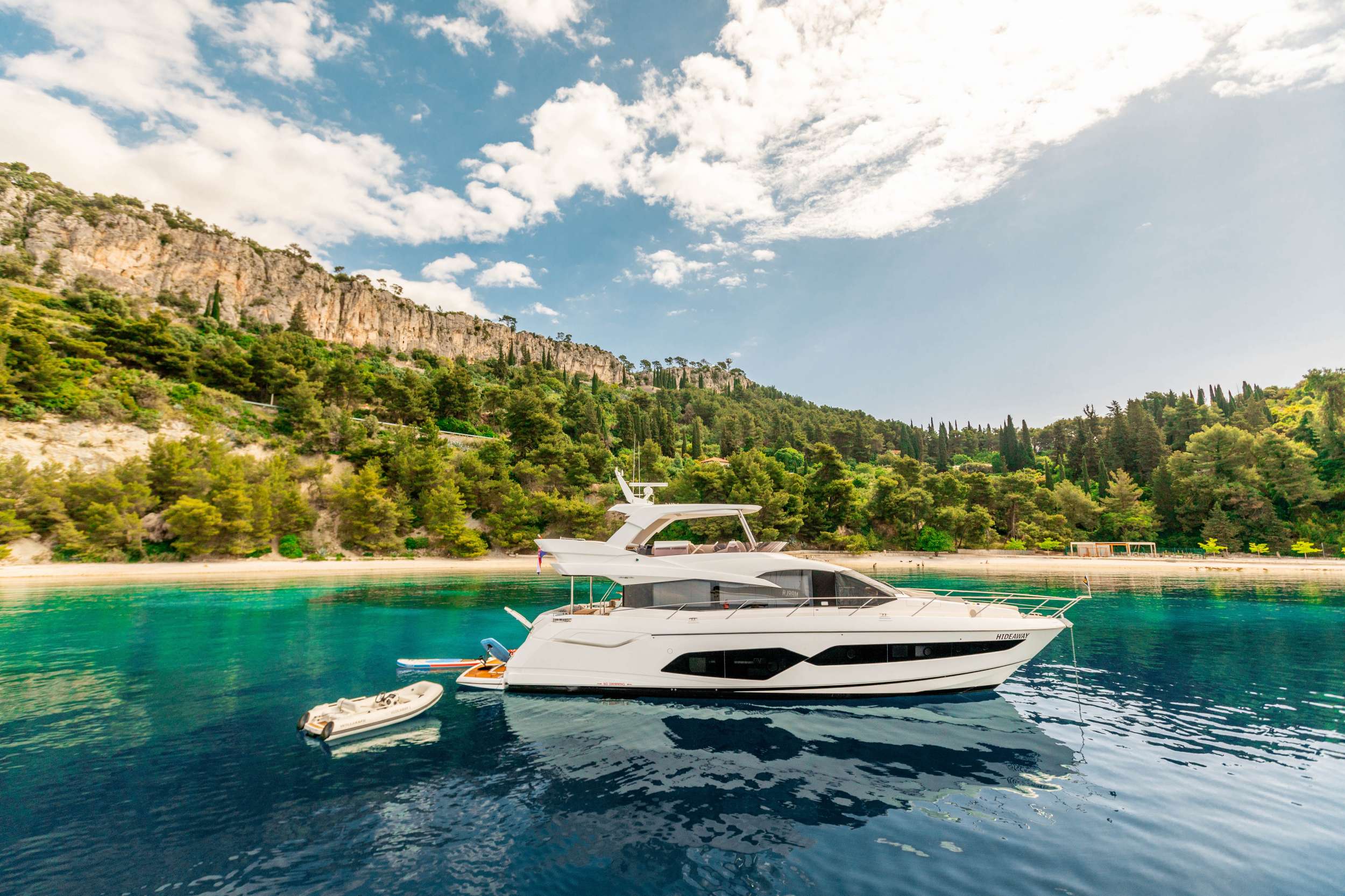 Motor yacht HIDEAWAY.jpg