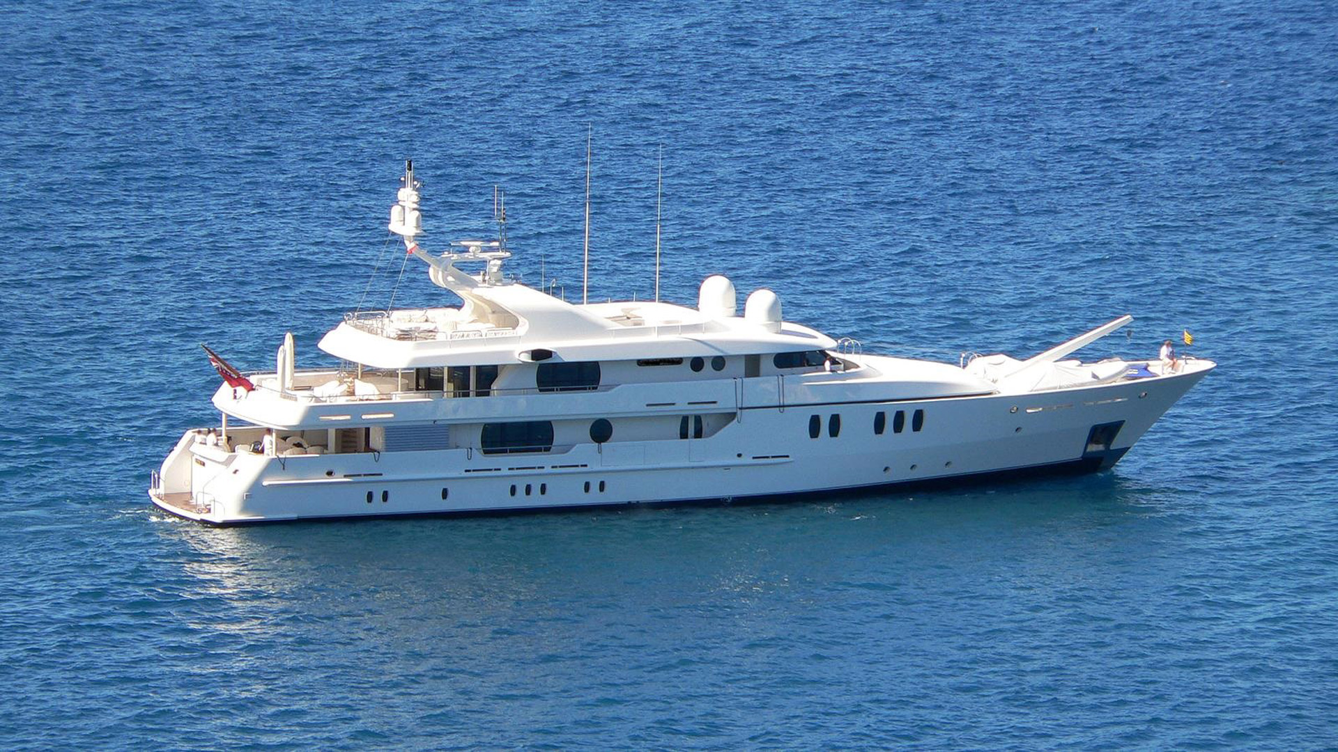 Motor yacht JAZ profile.jpg