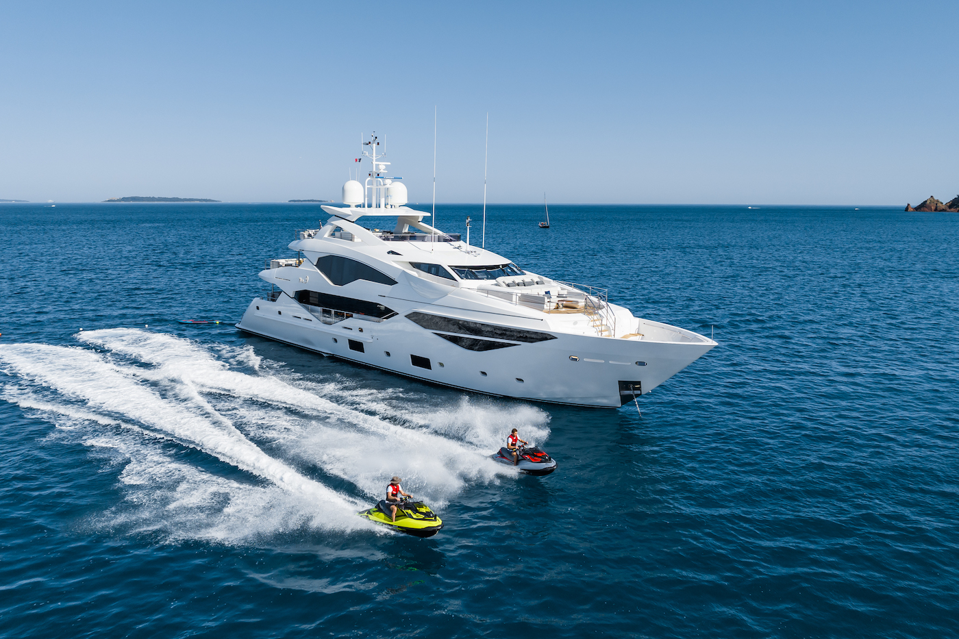 Motor yacht N.9 with toys.jpg
