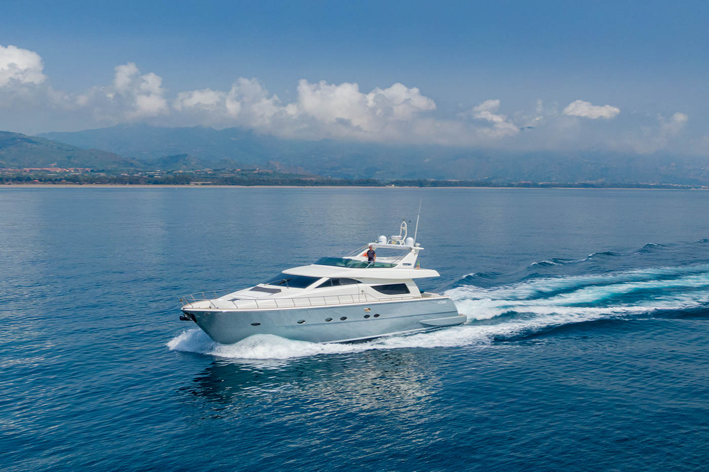 Motor yacht STRADIVARIA (sistership).jpg