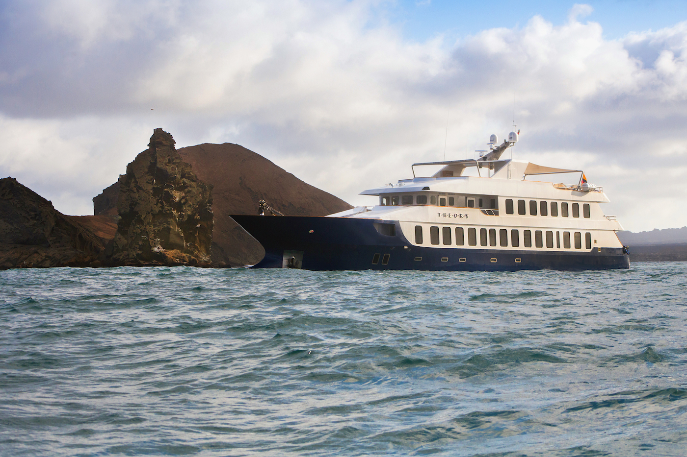 Motor yacht THEORY.jpg
