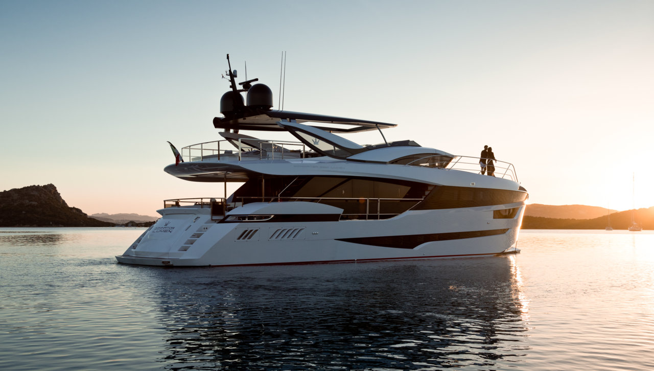 Motor yacht illumen by Dominator - HANAA.jpg