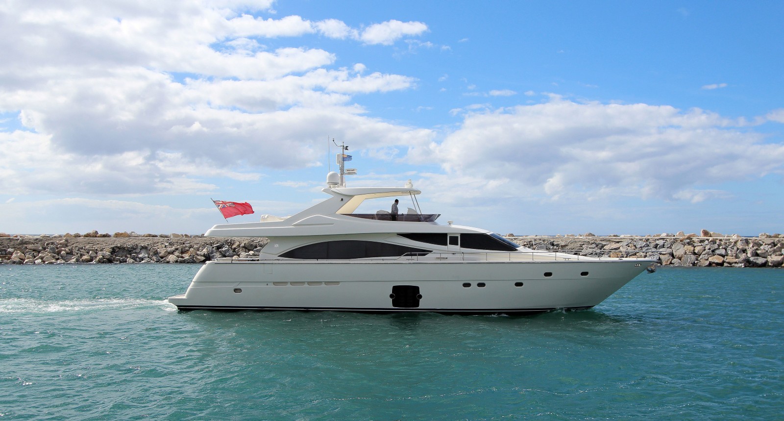 ONYX motor yacht profile.jpg