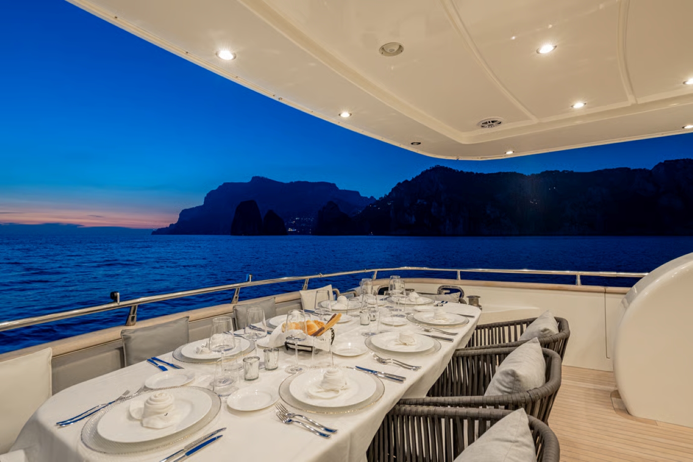 Open dining with sea views.jpg