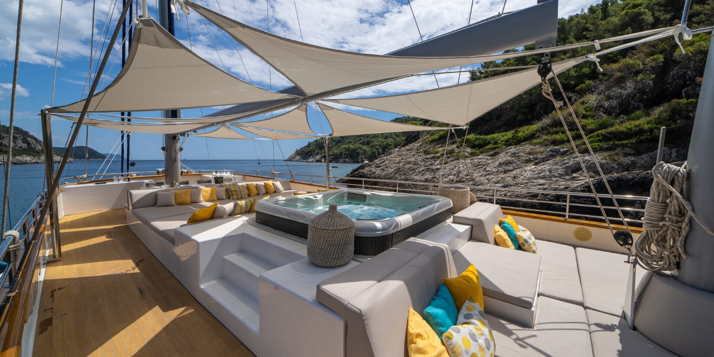 Opendeck With Sunbathing area 03.jpg