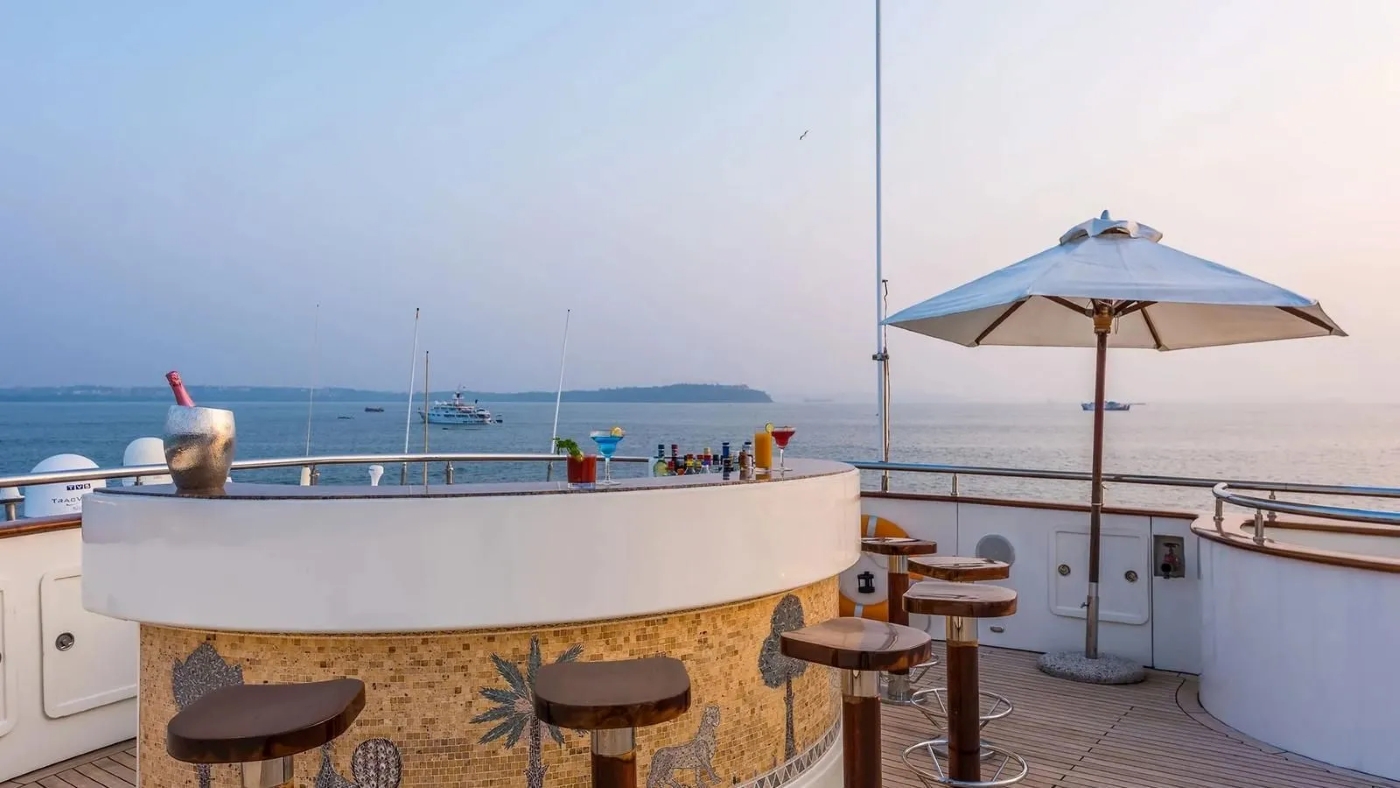 Opendeck bar area.jpg