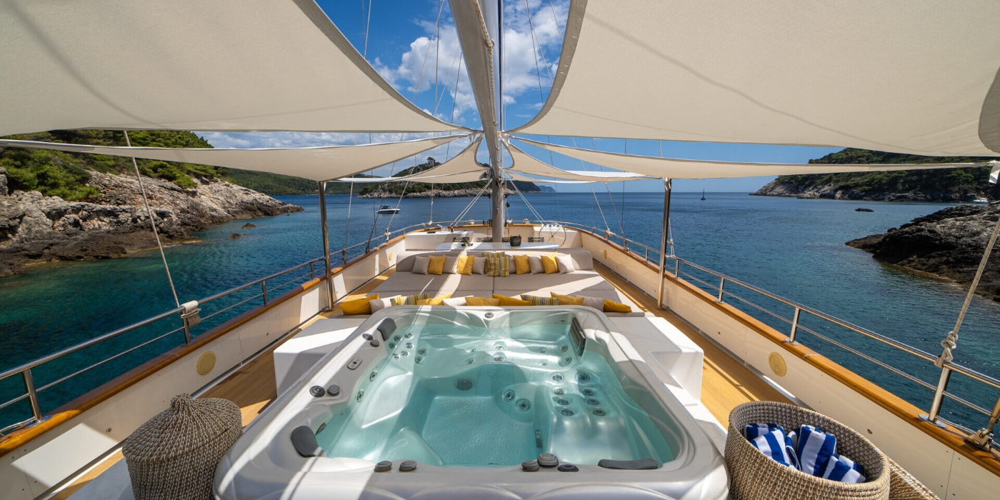 Opendeck with Sunbathing Area 01.jpg