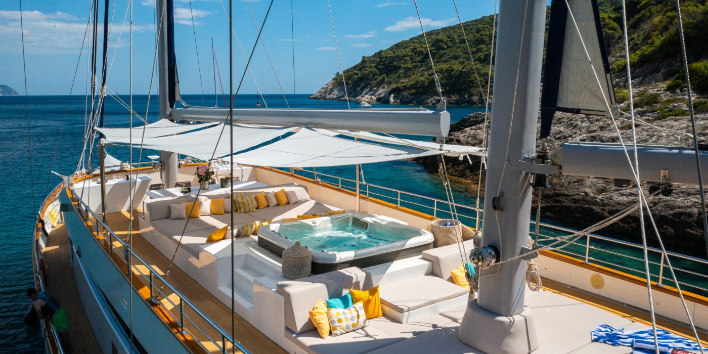 Opendeck with Sunbathing Area.jpg