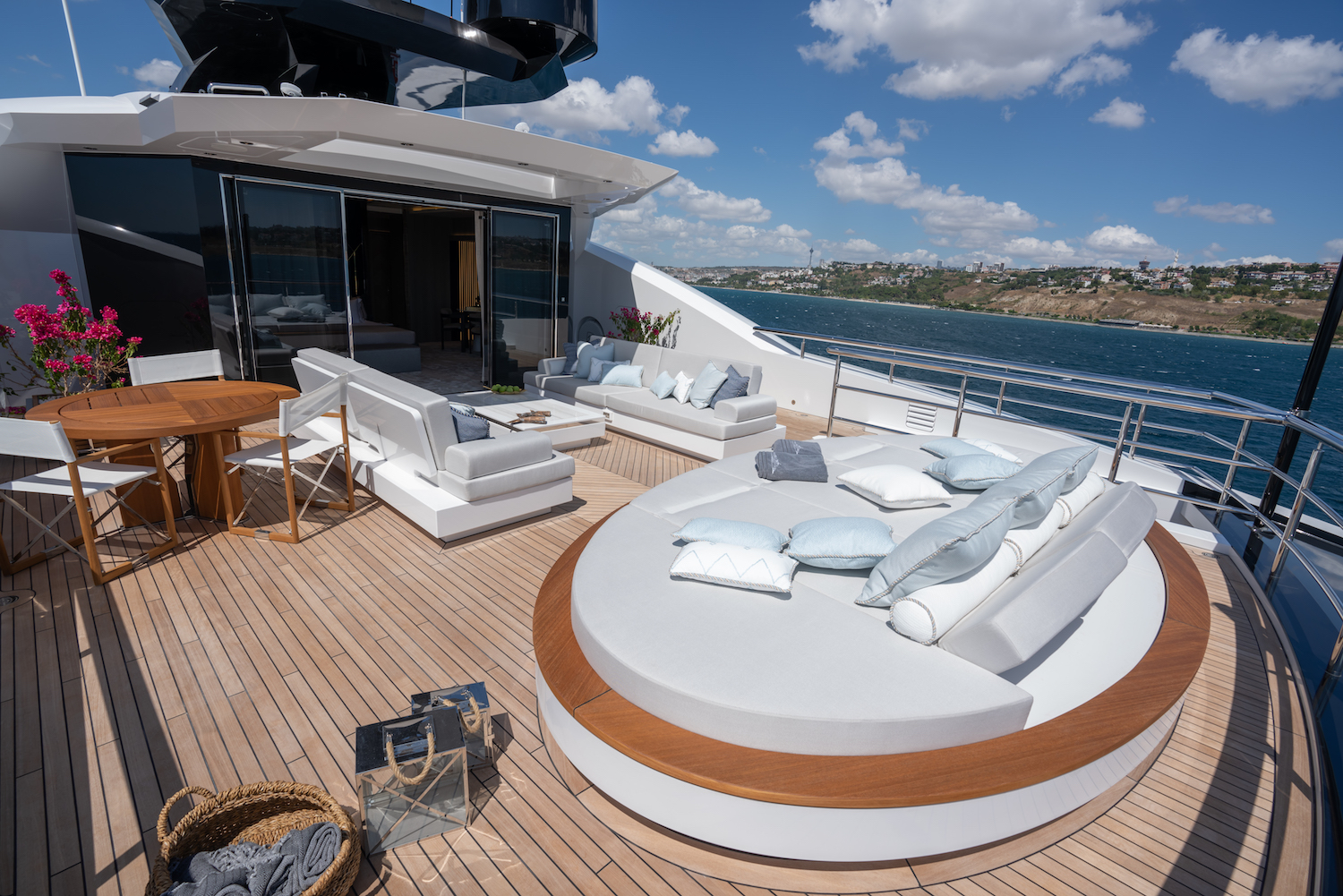 Owner's Deck Aft Sitting Area.jpg