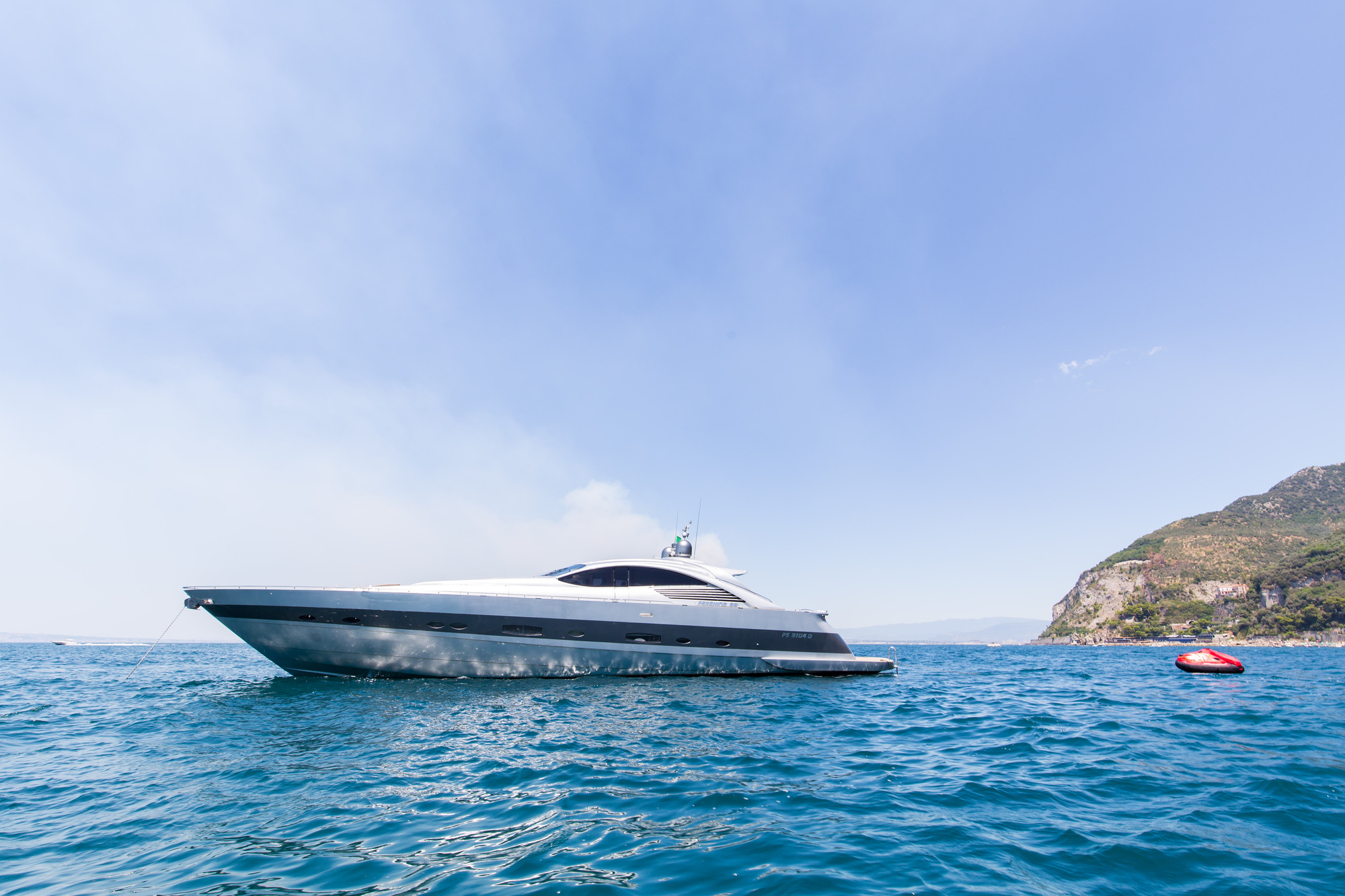 Pershing Motor Yacht CINQUE - Profile.jpg