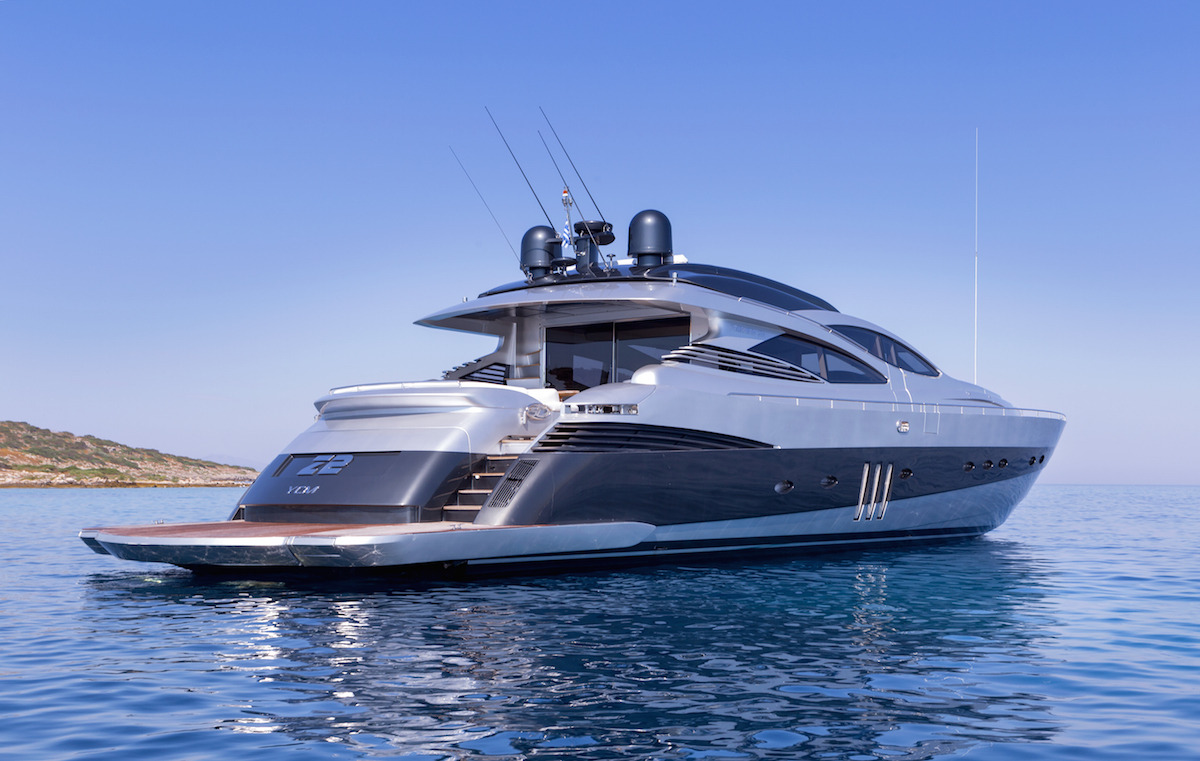 Pershing Yacht Z2 - Stern view.jpg
