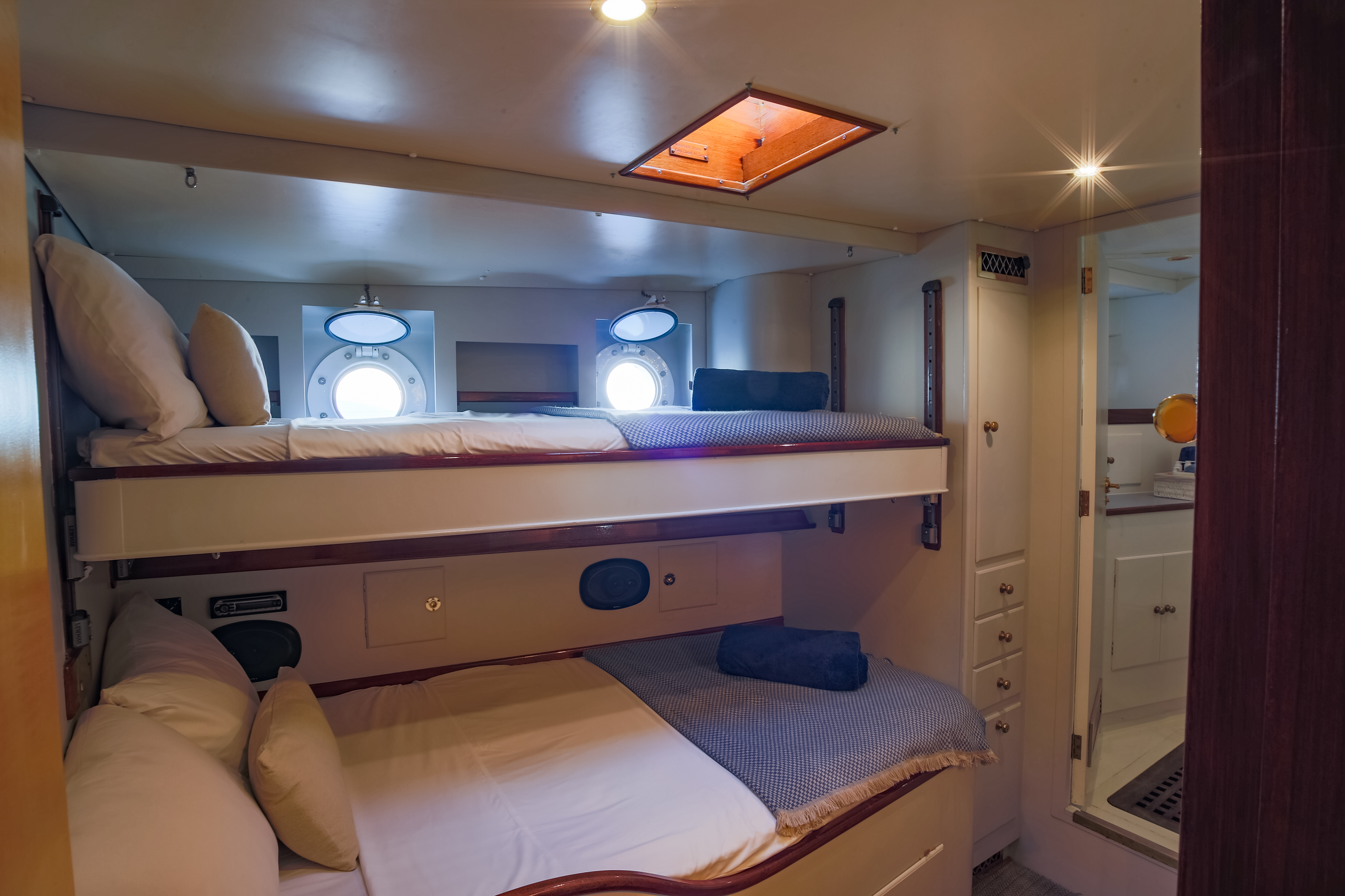 Port cabin 1.jpg