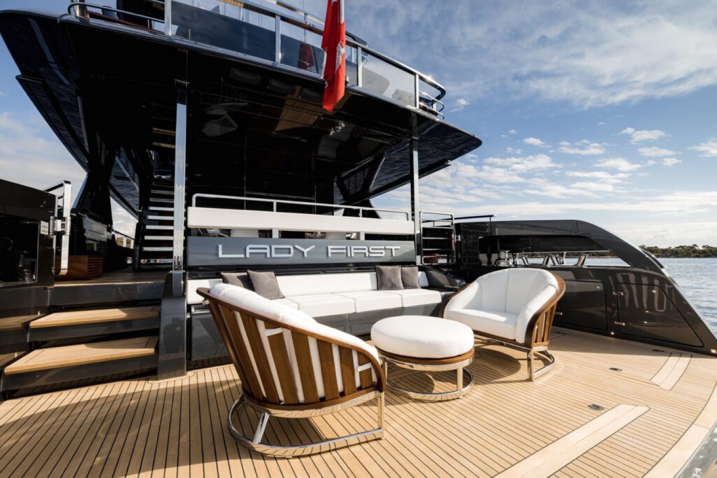 Relaxatioin area with sea views.jpg