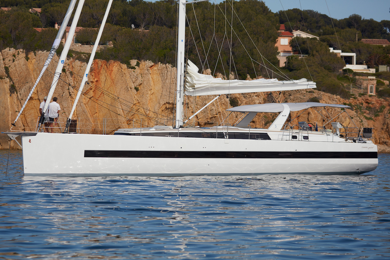 Sailing yacht TAONA at anchor.jpg